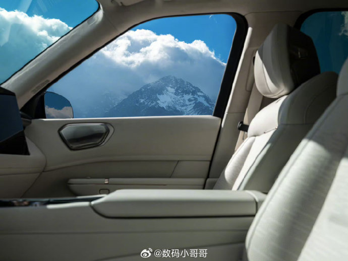 领克900家用大六座怎么选？旋转座椅真香吗？