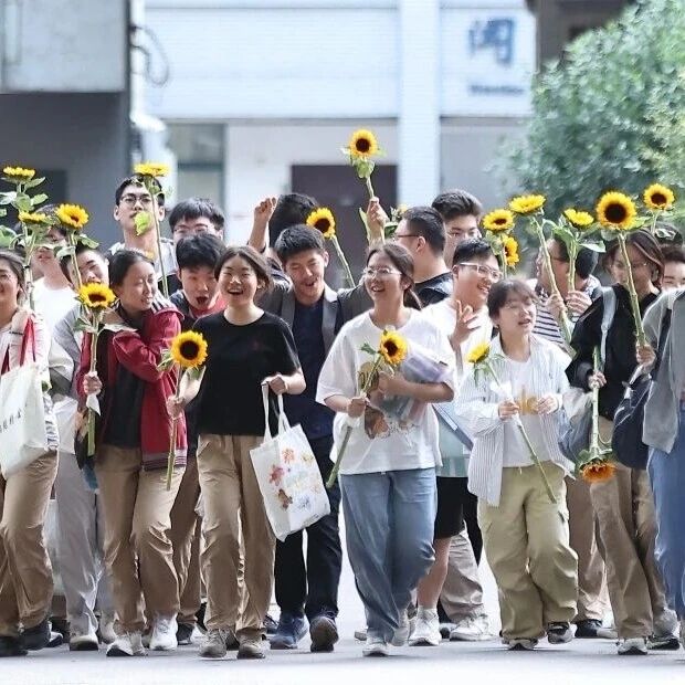 “你只是高考完了，不是家里发财了！”