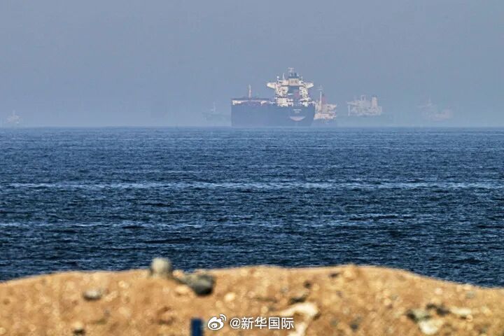 霍尔木兹海峡通航量恢复至战事前近六成水平