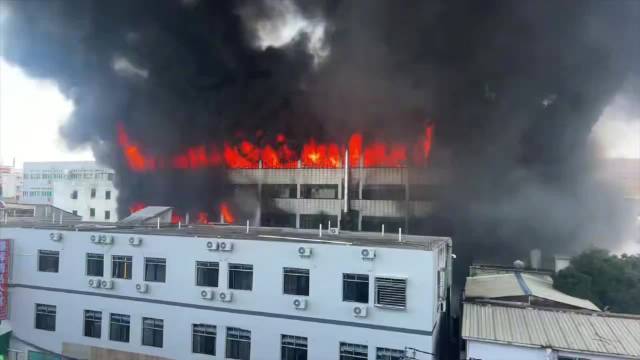 福建一鞋厂发生火灾多人被困楼顶，消防：明火已灭，仍在搜救