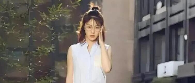 女演员朱锐自曝破产失业，耗尽二十年拍戏积攒全部积蓄，日常生计只能依靠年迈母亲接济