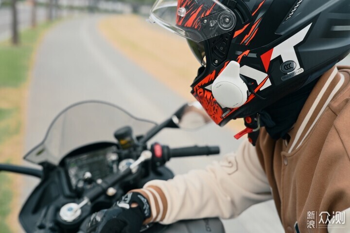 極蜂頭盔對講耳機上新,車隊溝通省心_新浪眾測