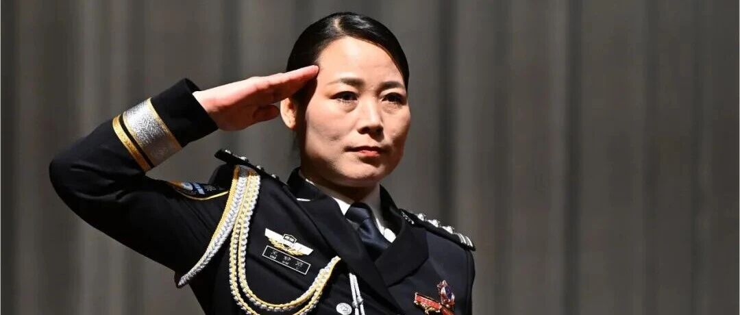 河南夺刀女警在人民日报发表文章