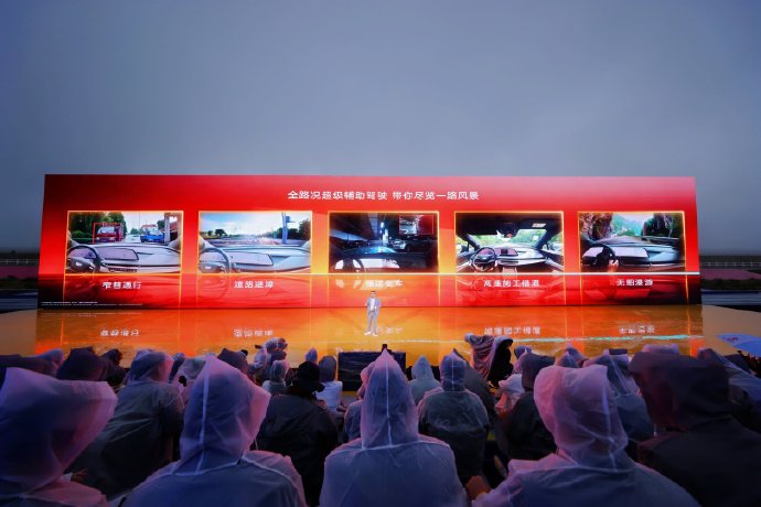 汽车全路况辅助驾驶展示于展台