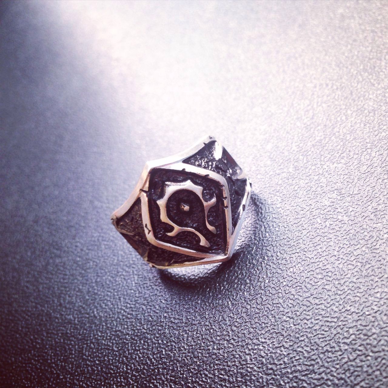 魔兽世界十年回馈玩家 联盟部落专属限量戒指周边