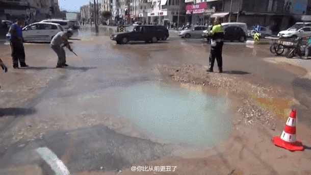 被水淹没不知所措