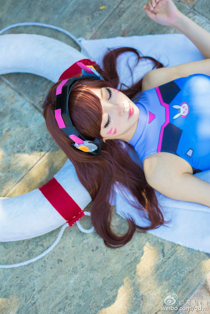 守望先锋清凉泳装d.va cos秀赏析