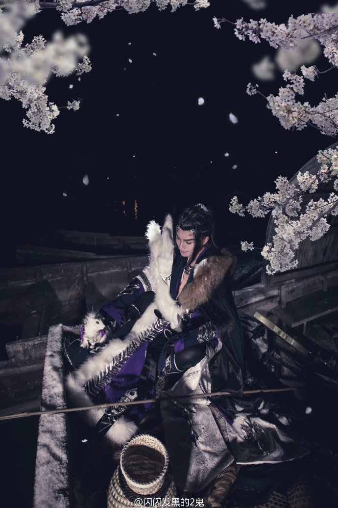 霜刃横江逐浪间 《剑网3》帅气霸刀成男cos