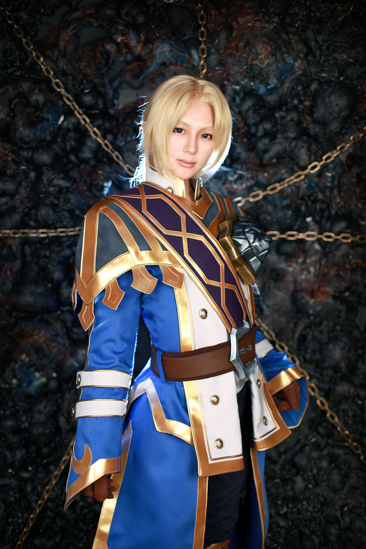 韩国螺旋猫成员cos安度因:当上国王也要美美哒