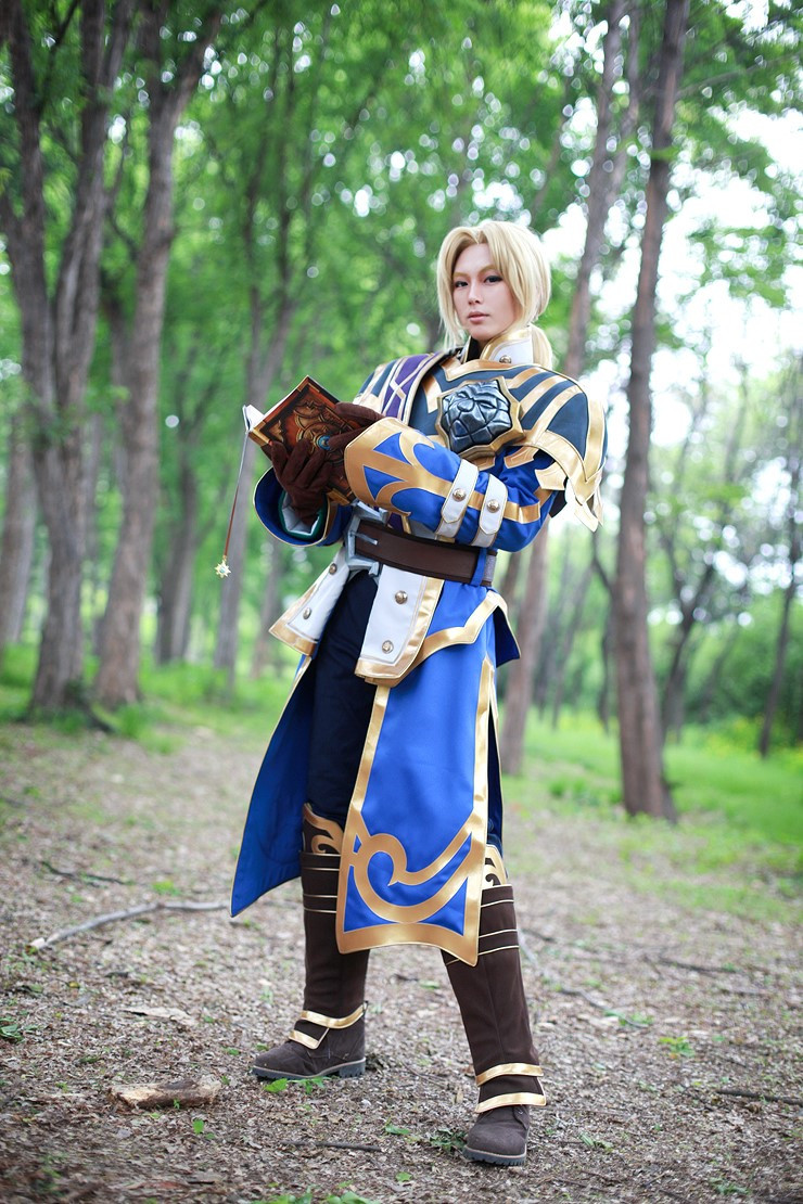 韩国螺旋猫成员cos安度因:当上国王也要美美哒