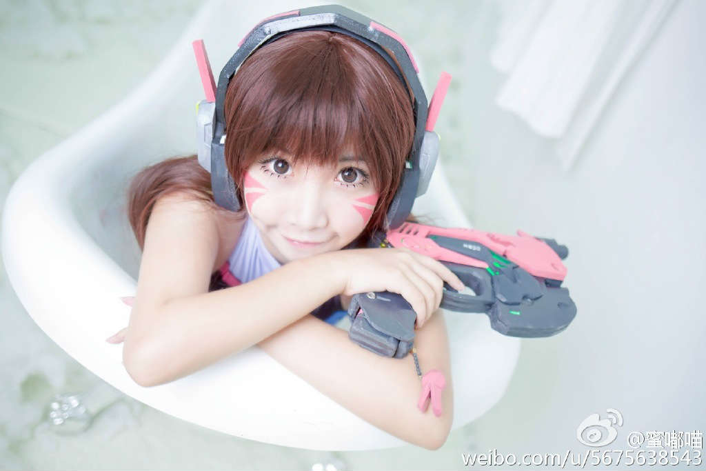 守望先锋萌妹出镜 d.va泳装版cos秀赏析