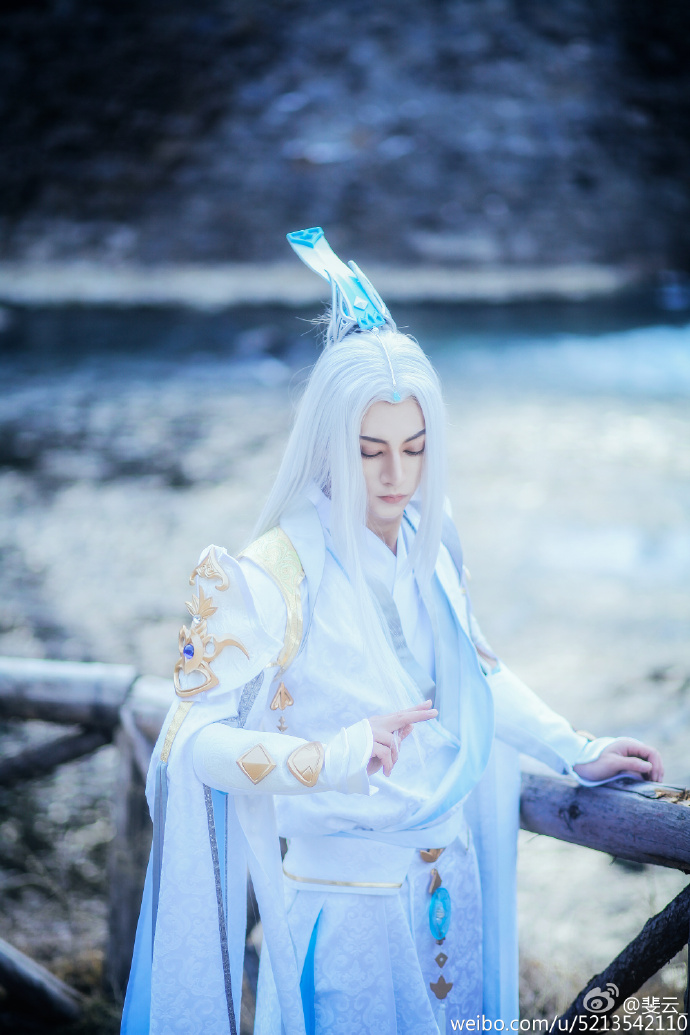 《剑网3》儒风道长雪景cos赏