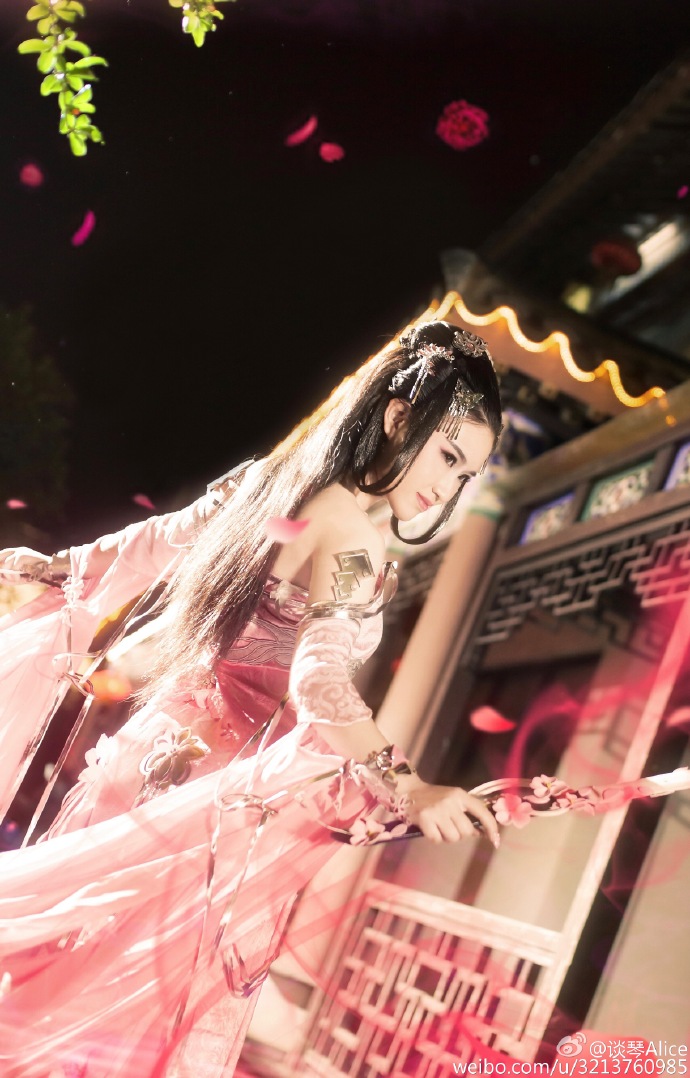 剑网3秦风七秀cos秀坊小姐姐跟我回家吧