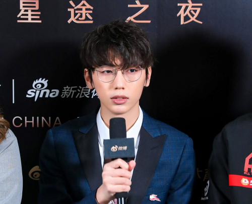 杭州闪电队选手孤雪获 年度人气竞技选手奖 新浪电竞 电竞赛事 直播报道 新浪电子竞技