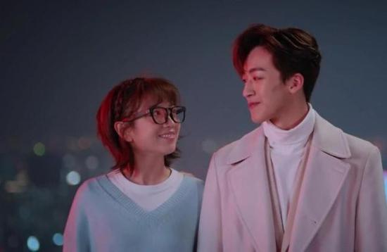 boys",游戏中主人公y4组合以完美虚拟男友的形式登场