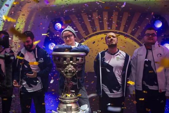 这时候的Team Liquid，已经无人再敢轻视。Nazgul的电竞梦想，已经开出新芽。