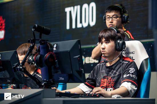 最终局加时赛dd与mo拿下了数个残局加时赛第一回合tyloo全枪全弹一波