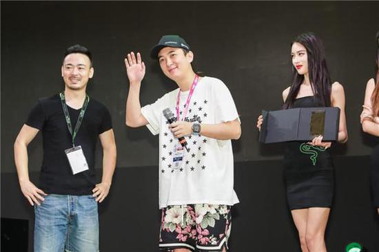 王思聪亲临Razer展台，点燃现场激情