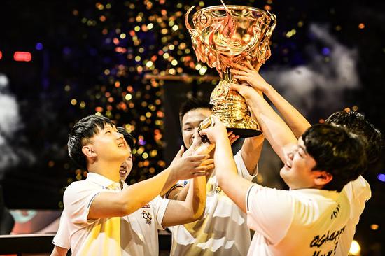 Q：这次冠军杯的奖金是怎么分配的？有计划怎么使用吗？