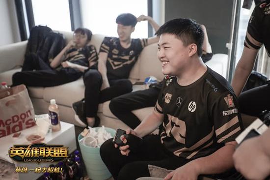 Uzi离大满贯只有一步之遥