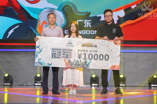 炉石传说女子组冠军 &nbsp;荆棹扬 ￥10,000&nbsp;