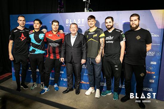 在开幕演讲中Lars Rasmussen说到：