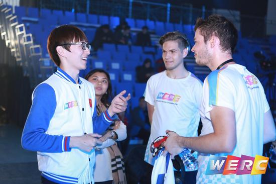 WERC选手之间进行交流