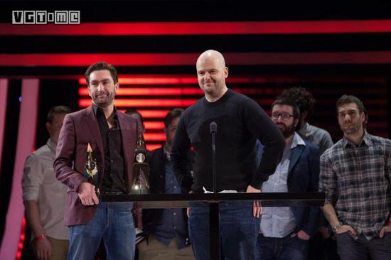 表面兄弟：丹·豪瑟与本泽