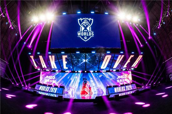 活动现场尽可能还原世界赛氛围布置