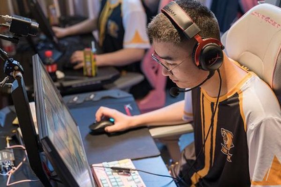 ecl亚太区淘汰赛,lvg在首轮对阵蒙古战队renewal,z4kr用超神表现带领