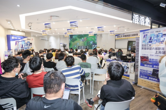 图四：百脑汇4楼滔滔堂活动现场