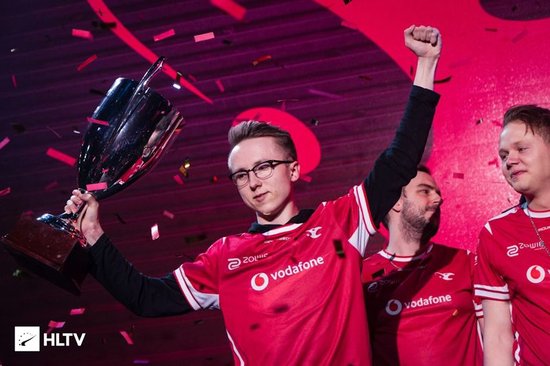 ropz在开始他的职业生涯一年内便与MOUZ赢得了多个奖杯