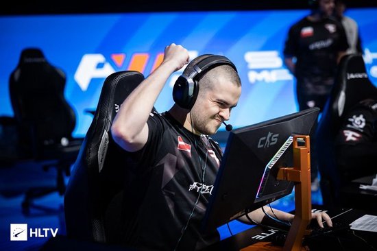  broky表示，2024年初输掉几场决赛对于FaZe来说是一段艰难的时期