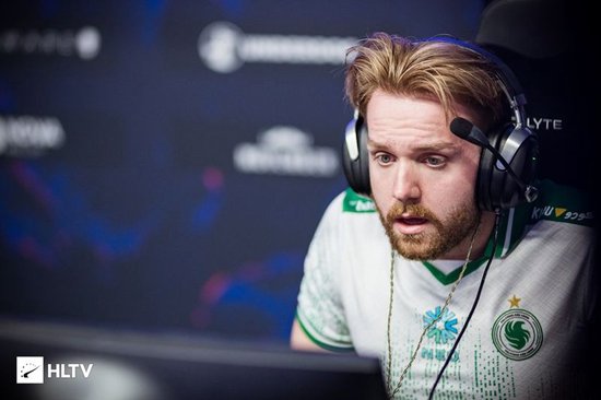 面对MIBR时，Falcons在5打3情况下失误让NiKo震惊不已