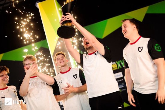 xertioN于2023年在EPL S18上，举起了他职业生涯中的首座大型赛事冠军奖杯