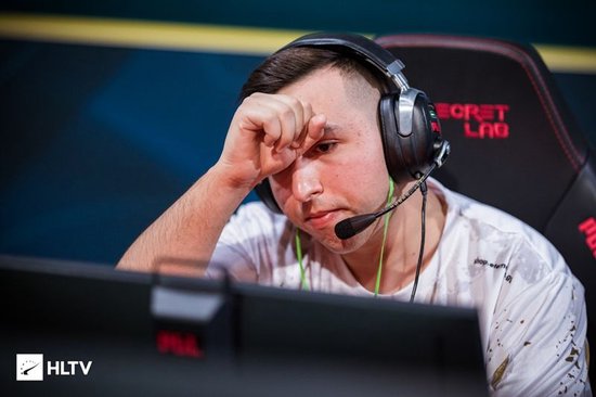 在全年多个淘汰赛阶段中，XANTARES的竞技状态均出现了下滑