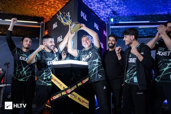 XANTARES与他的队伍成功夺得PGL布加勒斯特大师赛冠军，赢得了他们首个重要的线下赛奖杯