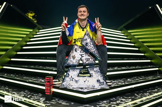 mezii在奥斯汀Major迎来爆发，助力队伍锁定冠军的同时也斩获了EVP