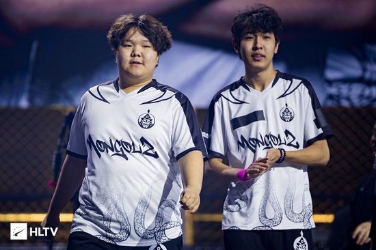 Senzu与mzinho在斯波德克竞技场的闪耀瞬间