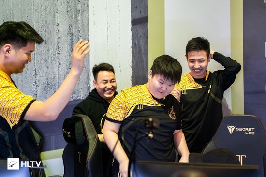 Senzu最初效力于两支在HLTV有记录的战队时，皆与mzinho并肩作战。