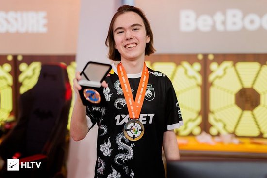 升入Spirit主队五个月后，donk斩获首个重大赛事冠军，并成为史上第二年轻的MVP选手