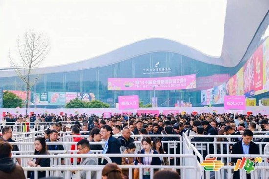 ↑26日一大早，四面八方客商到西博城逛展