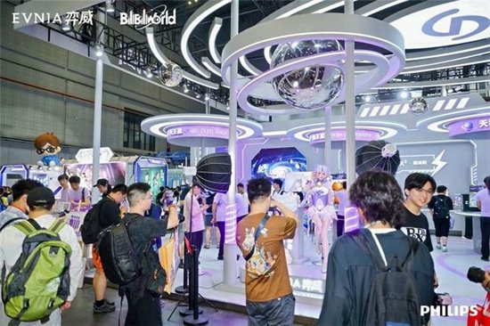 到场玩家体验EVNIA弈威双核电竞显示器