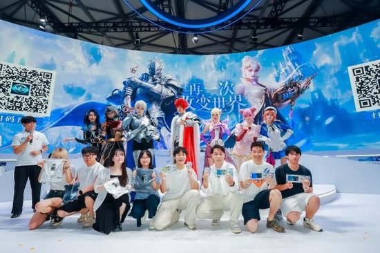 参与《永恒之塔：经典》舞台活动获得周边的玩家们
