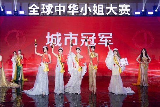 邹卓璇、史沁、康恩璨、张车雨、彤嘉欣（从左至右）