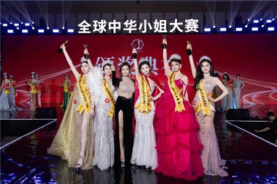 赵婉柠、李光敏、周彦燕、徐雪尼、Barbie、薛金猴（从左至右）