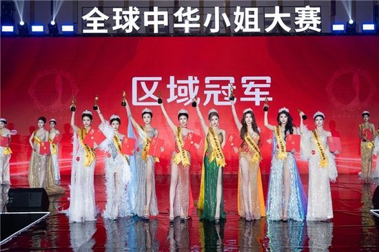 郝佳丽、陈海平、王雅婷、张璇、黛伊娜、徐嘉睿、吕鑫、殷知瑜（从左至右）