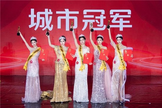 王诗瑶、刘嘉雯、阿丽米热、林宛如、沈信彤（从左至右）