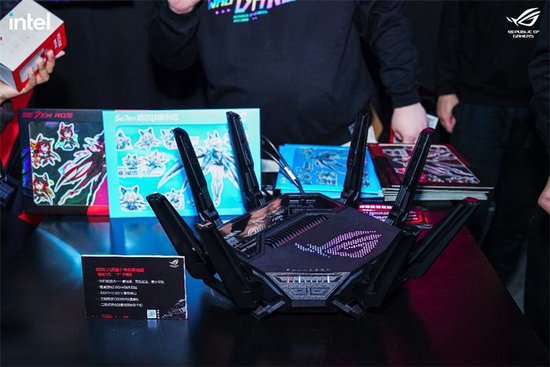 “神秘7号”基地展示了全新的WIFI7“八爪鱼”旗舰级电竞路由