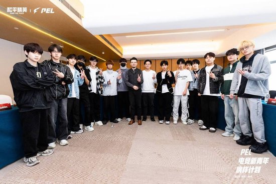 射击运动员许海峰与PEL选手交流